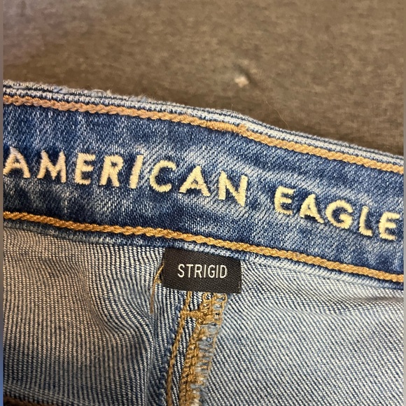 American Eagle Ripped Jeans - Picture 2 of 6